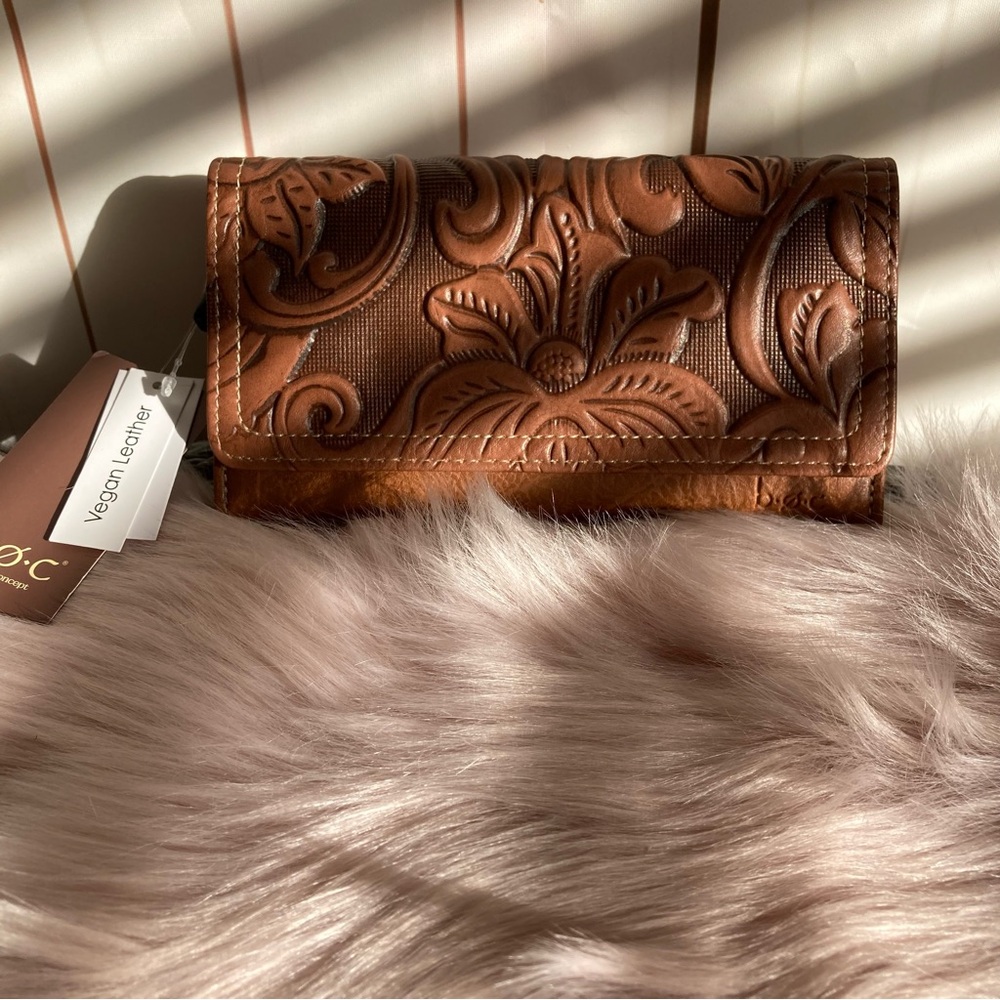 VEGAN LEATHER HAND WALLET